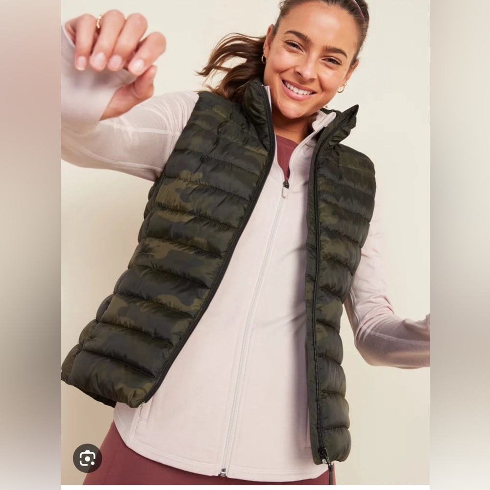 Camo Old Navy Puffer Vest Large